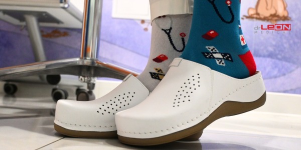 Buty medyczne w ciąży - jak dobrać obuwie, gdy pracujesz na nogach